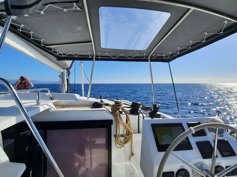 Charter a Fountaine Pajot Astrea 42 in Lefkáda on Samboat