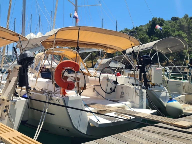 Yacht hire Zaton cheap Dufour 310
