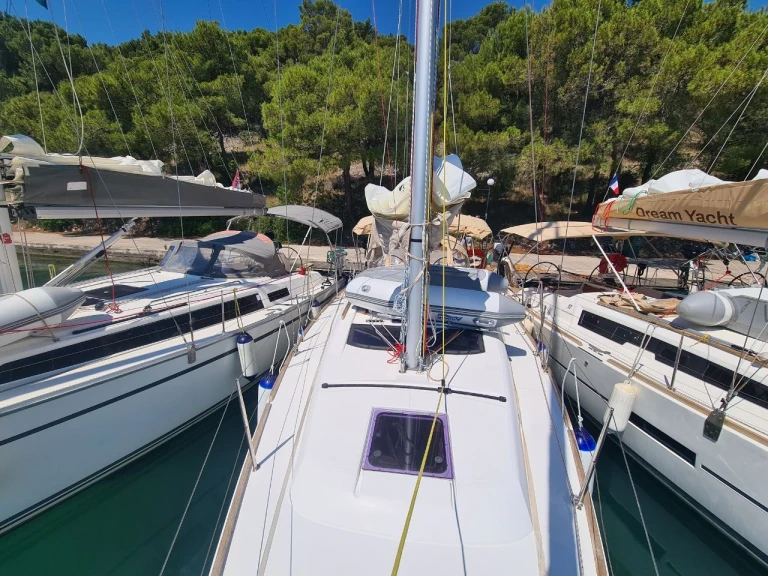 Sailboat hire in Zaton - Dufour Dufour 310