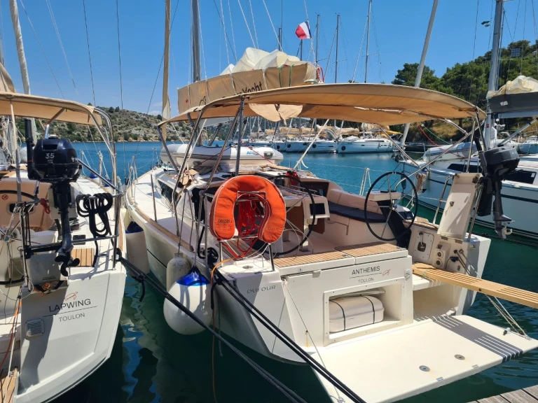 Sailboat hire in Zaton - Dufour Dufour 360 Grand Large