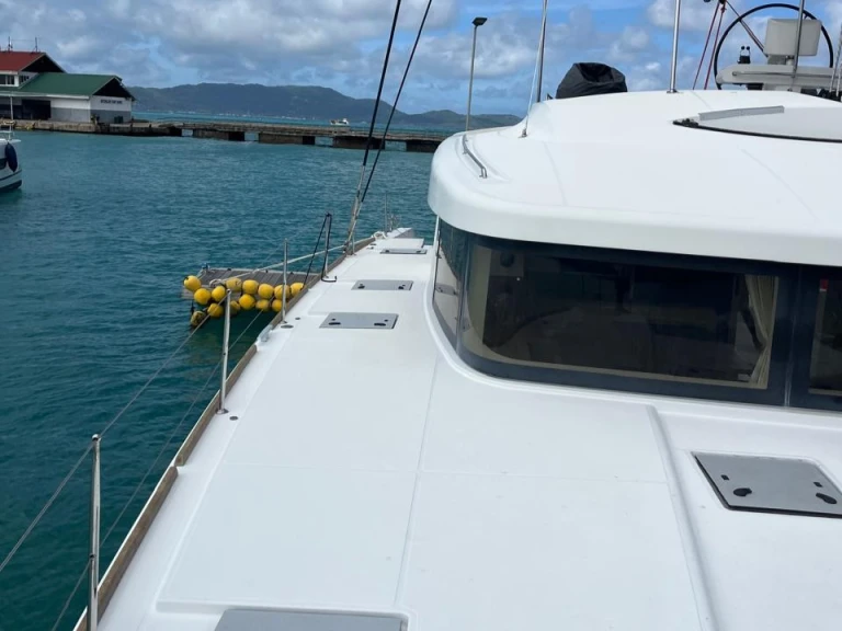 Yacht hire Praslin Island cheap Lagoon 52 F