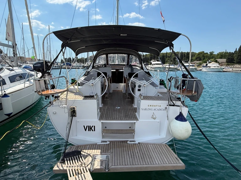 Sailboat to hire Pula at the best price