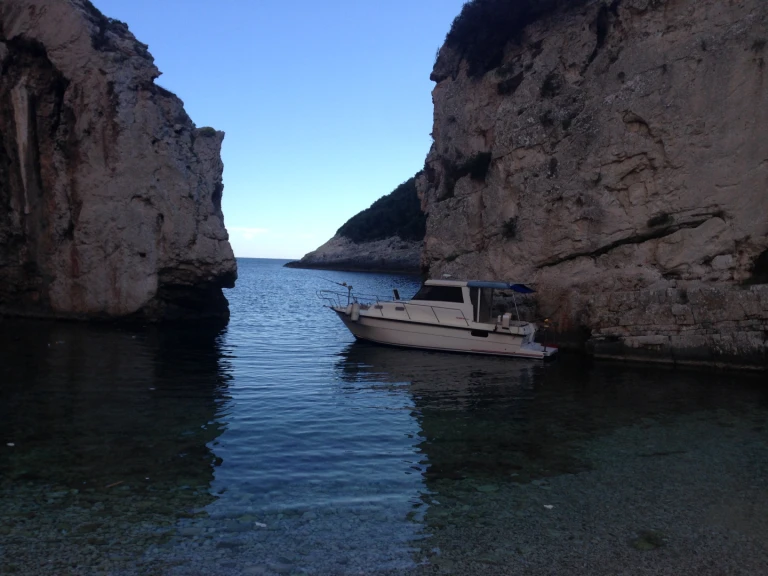Hire a Damor 800 Općina Supetar