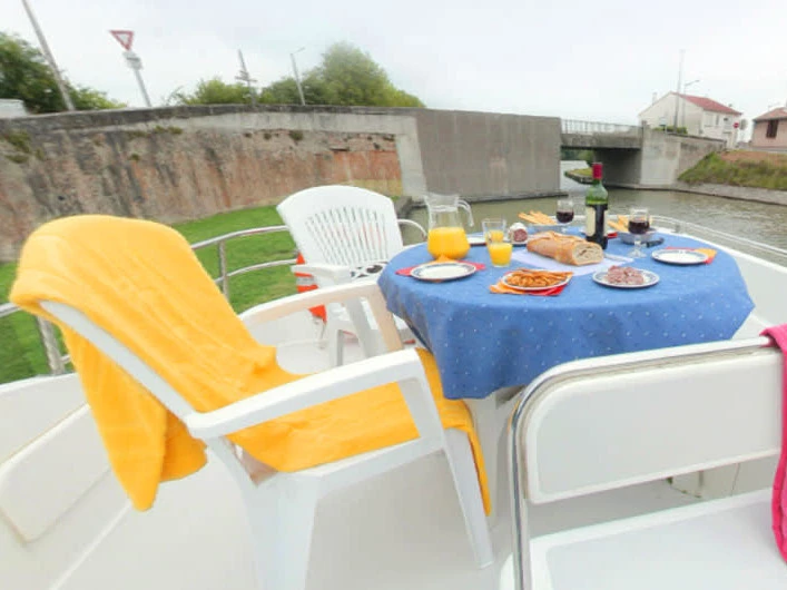 Hire Motorboat with or without skipper Le Boat Castelnaudary
