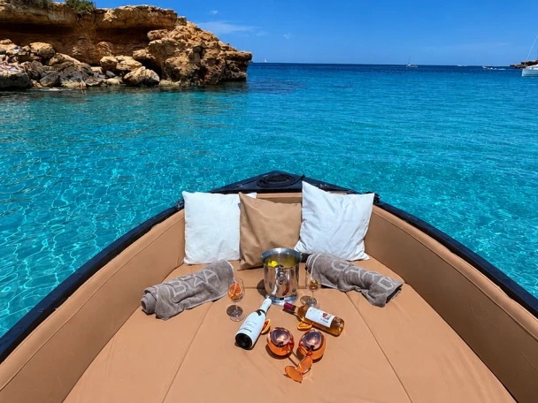 Hire Motorboat Mareti with a boat licence