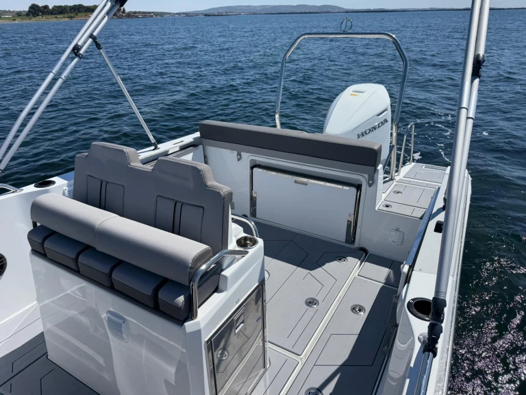 Hire Motorboat with or without skipper Jeanneau Mèze