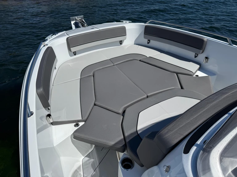 Motorboat to hire Mèze at the best price