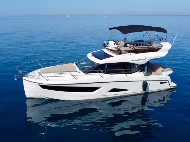 Hire Motorboat Parker with a boat licence