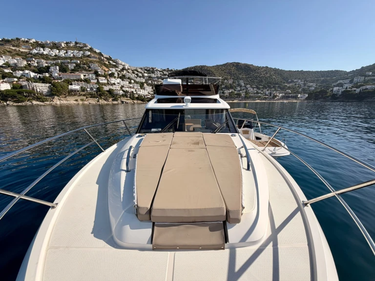 Motorboat to hire Roses at the best price