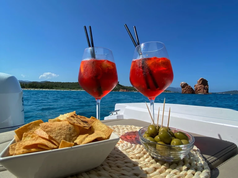 Yacht hire Villasimius cheap Predator 540