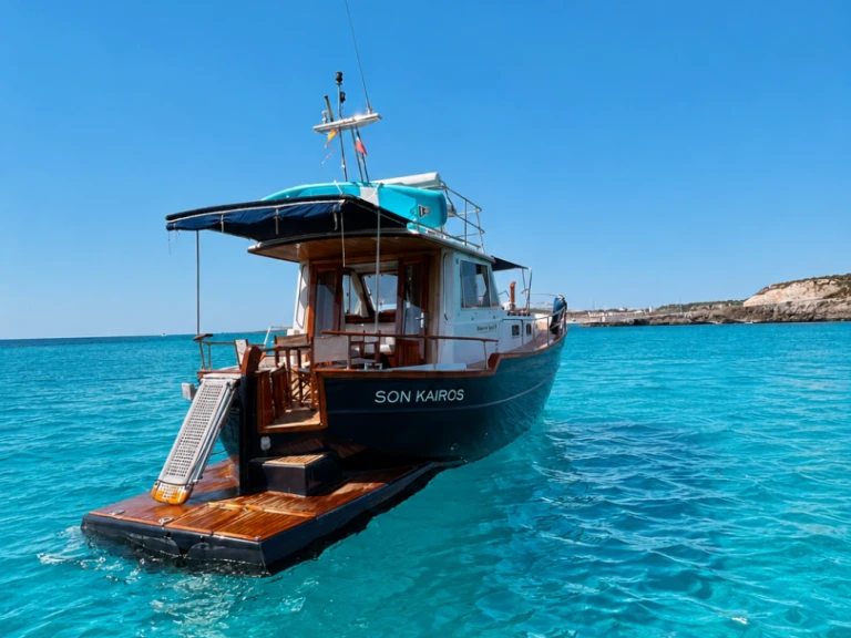 Motorboat to hire Mahón at the best price