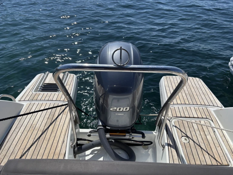 Yacht hire Les Issambres cheap Cap Camarat 6.5 BR