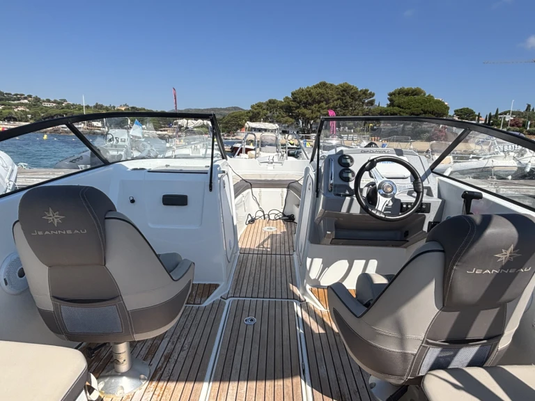 Motorboat hire in Les Issambres - Jeanneau Cap Camarat 6.5 BR