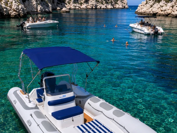 Hire a Valiant Valiant 620 Vanguard Marseille