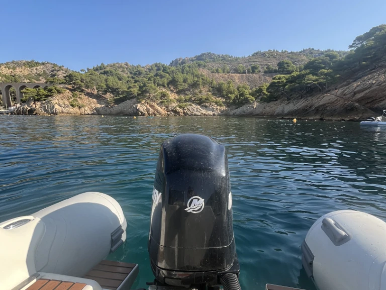 Hire RIB Valiant with a boat licence
