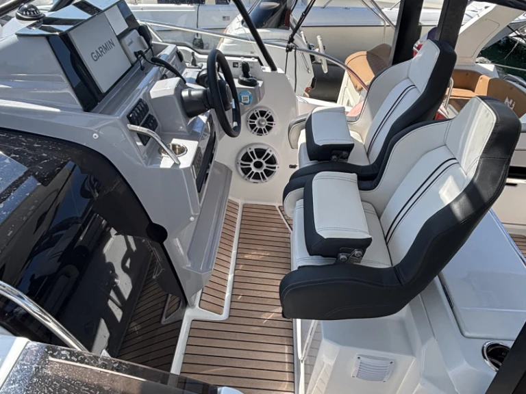Hire a Jeanneau Cap Camarat 9.0 WA Les Issambres