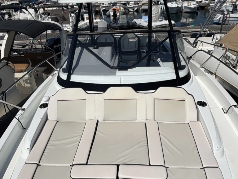Motorboat hire in Les Issambres - Jeanneau Cap Camarat 9.0 WA