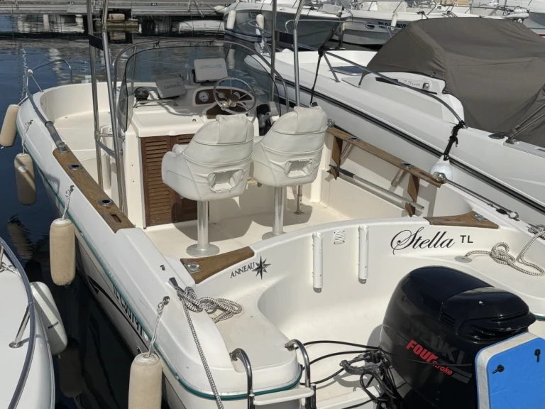 Hire a Jeanneau Cap Camarat 625 Les Issambres