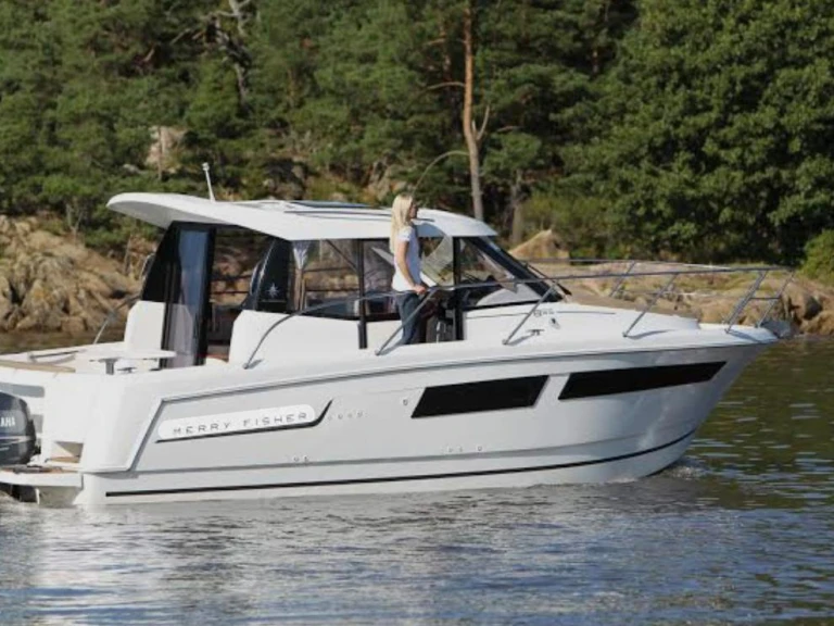 Charter a Bénéteau Merry Fisher 1095 in Villefranche-sur-Mer on Samboat