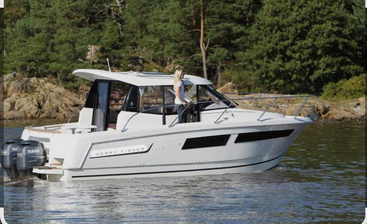 Charter a Bénéteau Merry Fisher 1095 in Villefranche-sur-Mer on Samboat