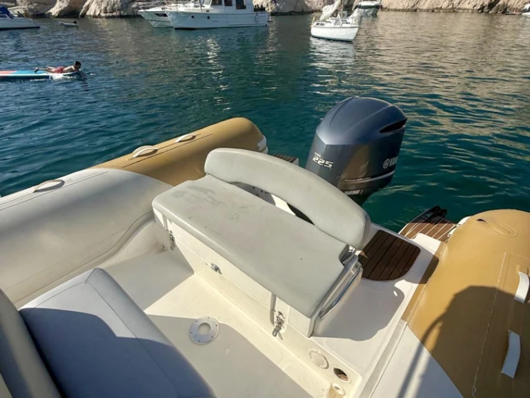 Charter a Capelli Capelli 900 Sun in Marseille on Samboat