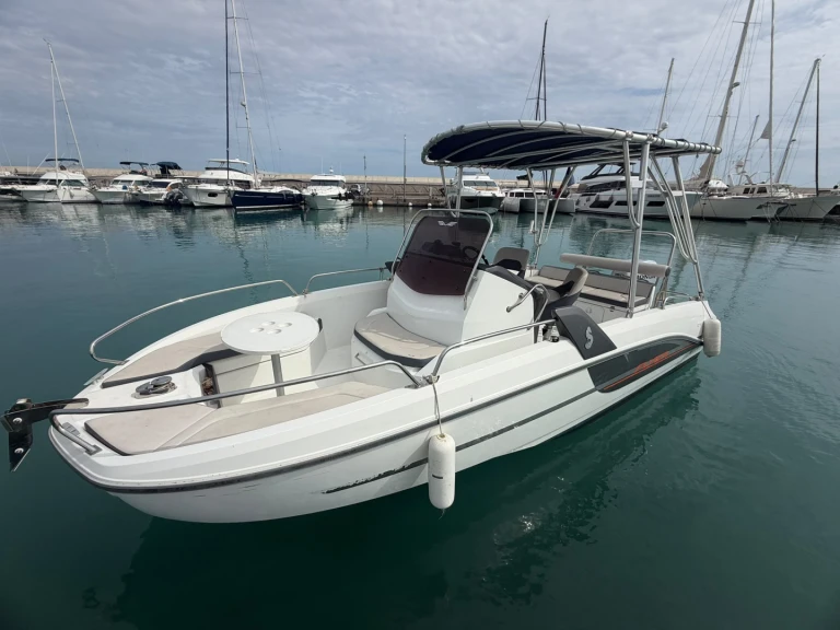 Bénéteau Flyer 6.6 SPACEdeck charter bareboat or skippered in  Saint-Laurent-du-Var