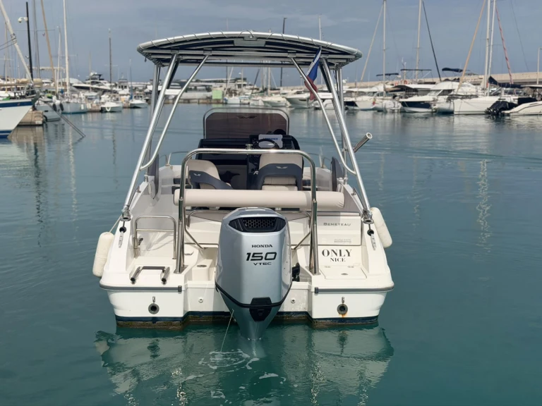 Motorboat to hire Saint-Laurent-du-Var at the best price
