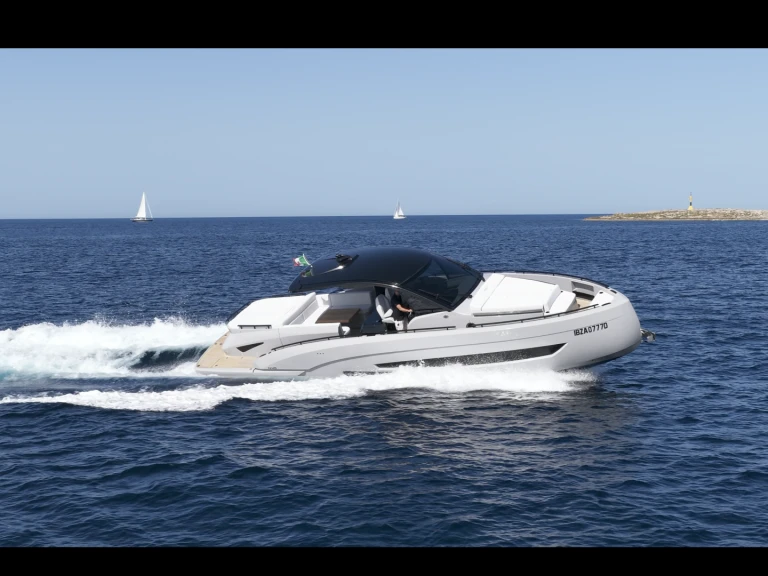 Motorboat to hire Marina Botafoch at the best price