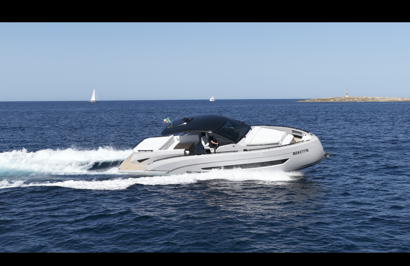 Motorboat to hire Marina Botafoch at the best price