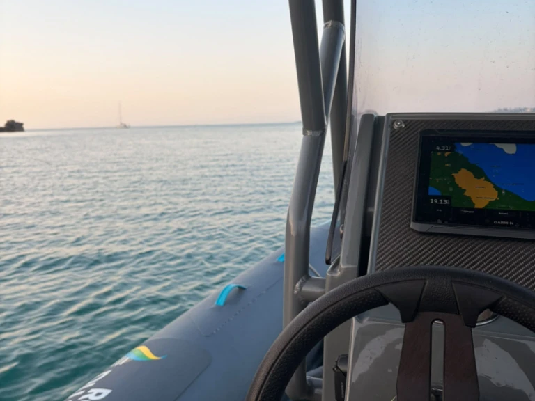Yacht hire Dinard cheap Highfield Sport 650