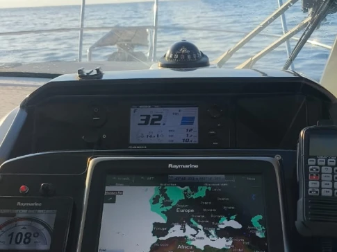 Hire Motorboat Bénéteau with a boat licence
