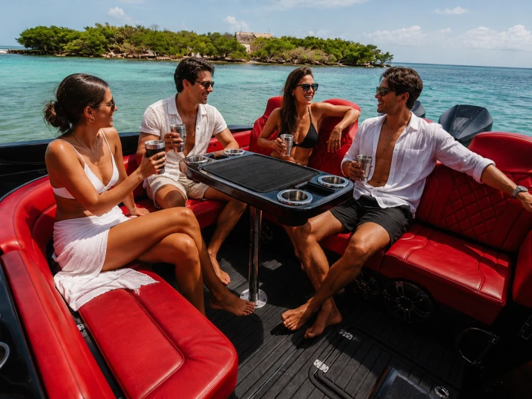 Catamaran to hire Bahía de Cartagena de Indias at the best price