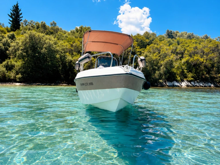 Charter a Karel Paxos 170 in Perigiali on Samboat