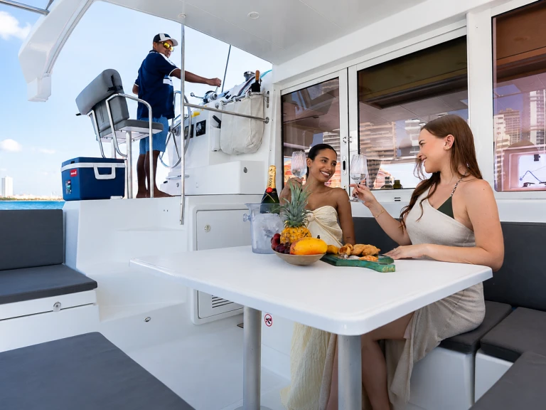Yacht hire Bahia de Cartagenas cheap custom
