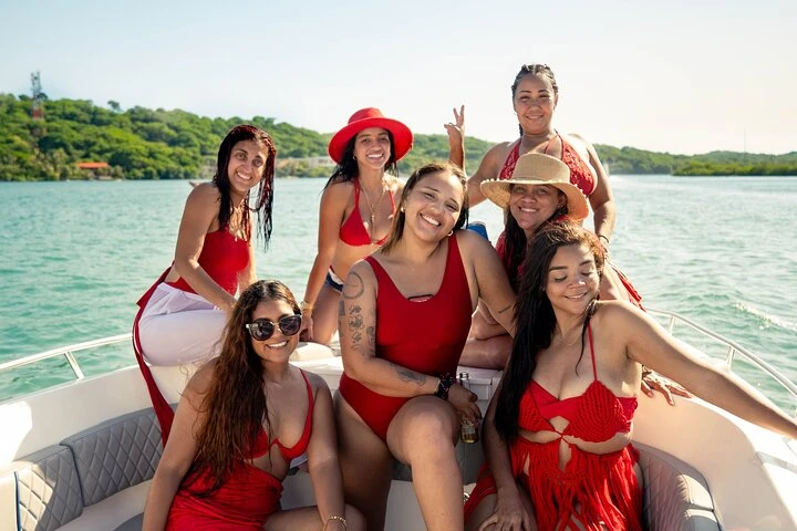 Catamaran to hire Bahía de Cartagena de Indias at the best price