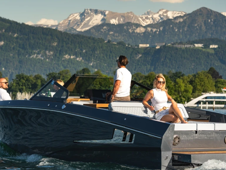 Motorboat to hire Zurich at the best price