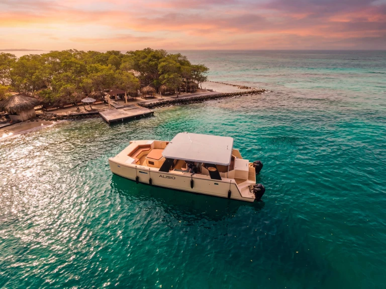 Hire a Custom Made custom Bahía de Cartagena de Indias