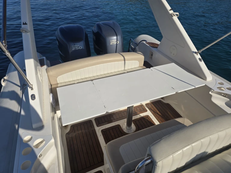 Yacht hire France cheap Tempest 900 WA