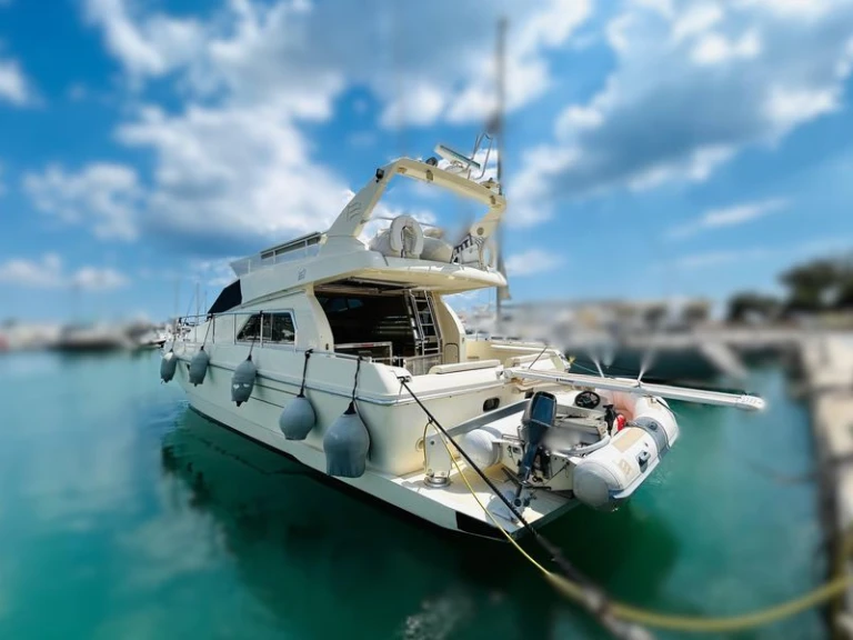 Charter a Ferretti Altura 45 Fly in Saint-Raphaël on Samboat