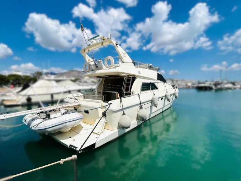 Hire Luxury Yacht Ferretti with a boat licence