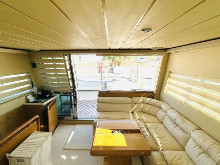 Luxury Yacht hire in Saint-Raphaël - Ferretti Altura 45 Fly