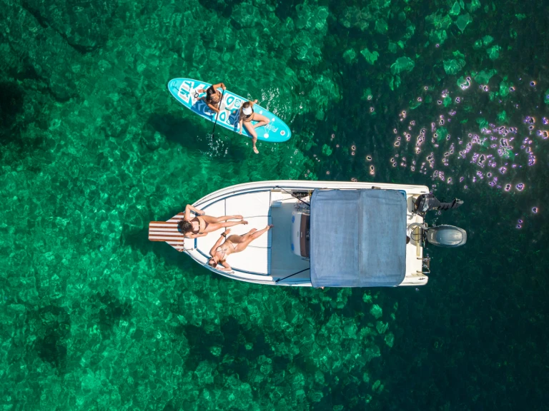 Hire Motorboat Arkos with a boat licence