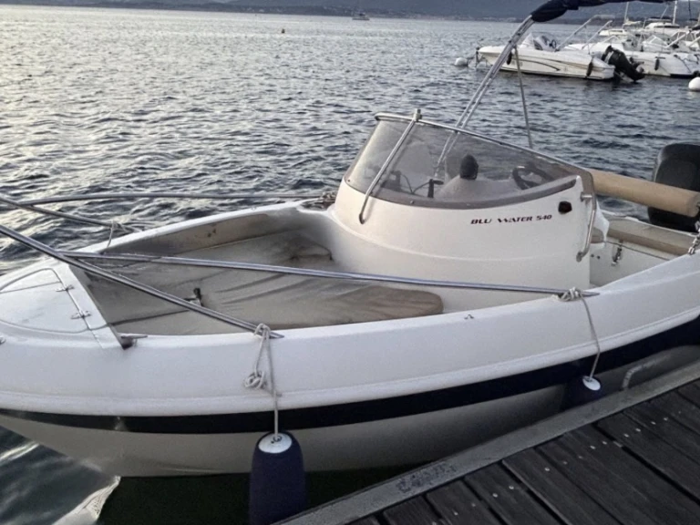 Hire Motorboat Poseidon with a boat licence
