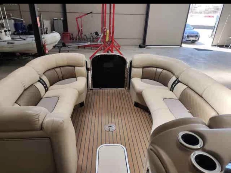 Hire Motorboat with or without skipper Pacific Craft Lepe