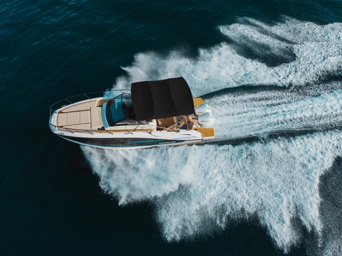 Hire Motorboat Quicksilver with a boat licence