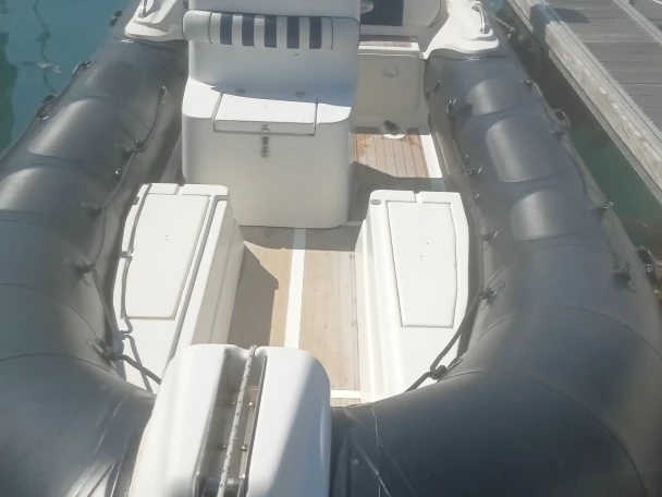 Hire RIB Brunswick-Marine with a boat licence
