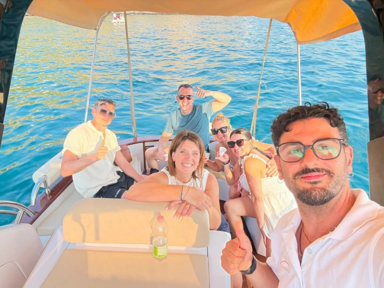Yacht charter Capri - Mimi 8,50 GOZZO on SamBoat