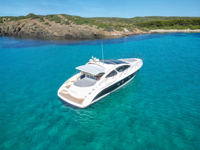 Hire Luxury Yacht Gobbi with a boat licence