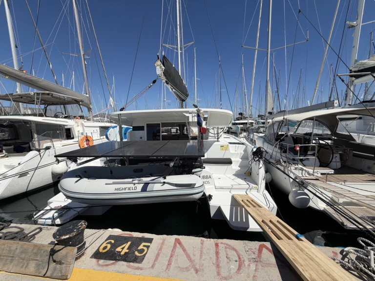 Catamaran to hire Alimos at the best price