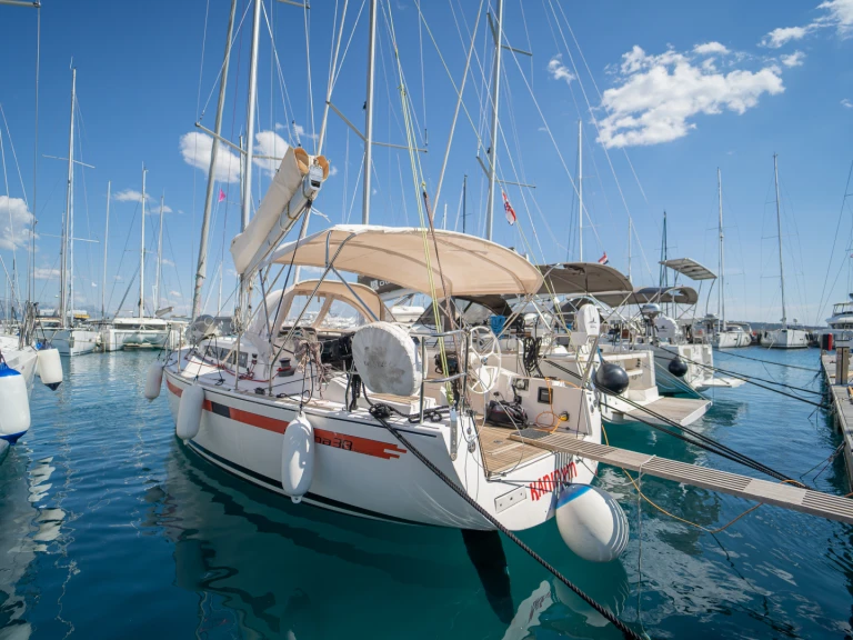 Hire a Salona Salona 38 Kaštela